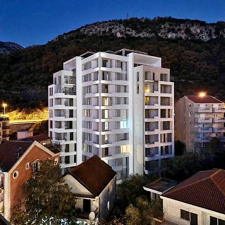 Aura Tower Apartments By Gaby Рафаиловичи Экстерьер фото